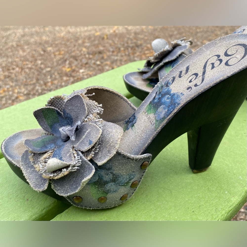 Heel slide - Picture 3 of 5